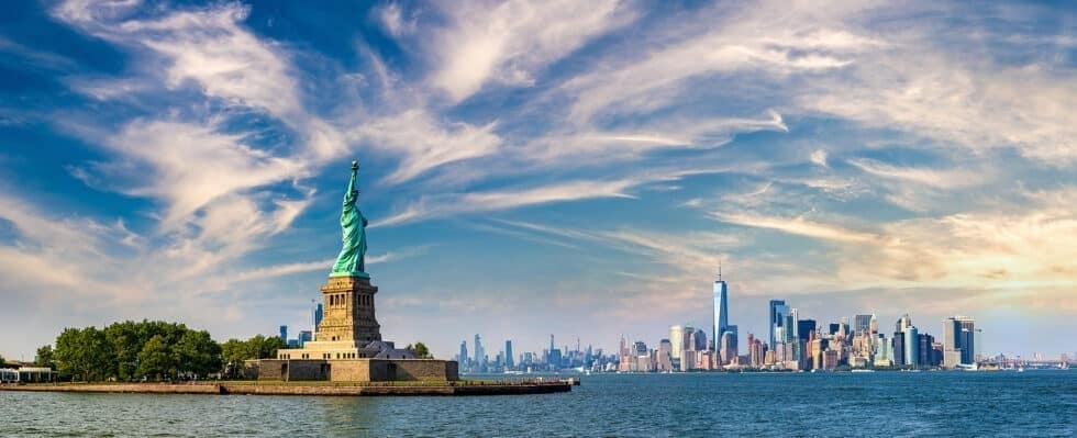 New York City Skyline travel image for Boardwalk Resort Vacations.
